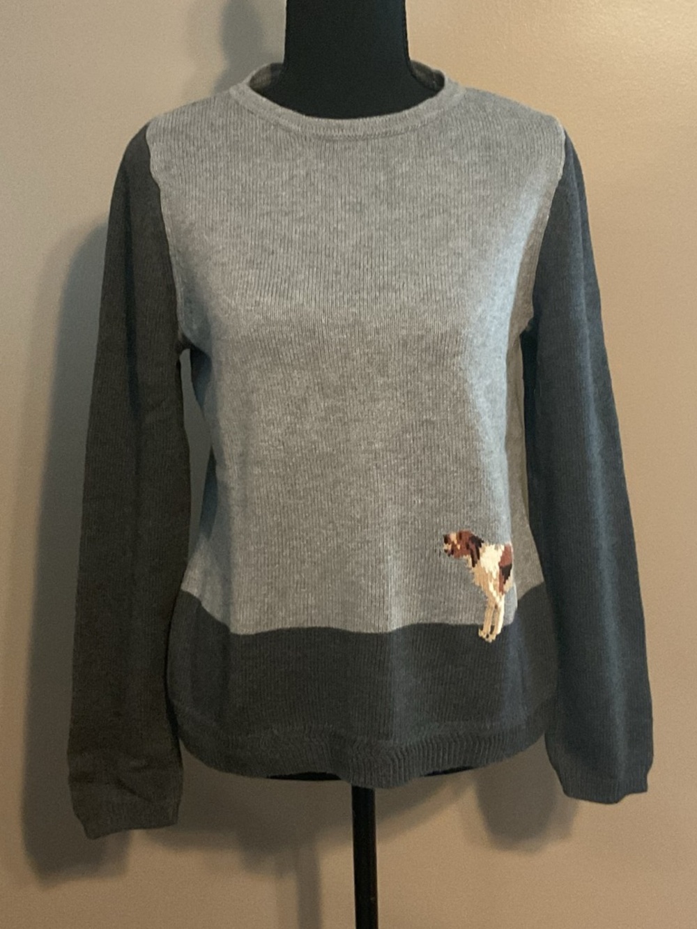 Liz Claiborne Gray Colorblock Crewneck Sweater with Dog Embroidery